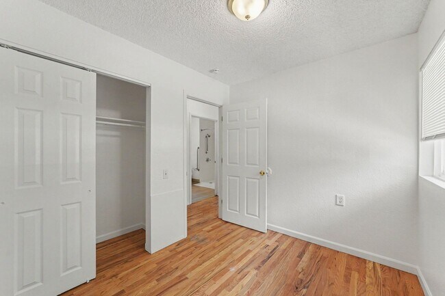 Building Photo - 598 S Eaton St