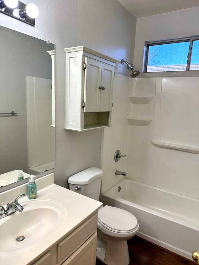 Building Photo - Completely adorable Gardens Community in G...