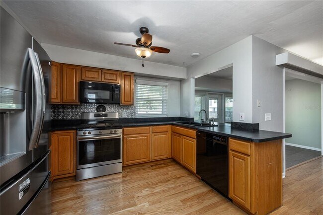 Building Photo - 7604 SW 56th Ave