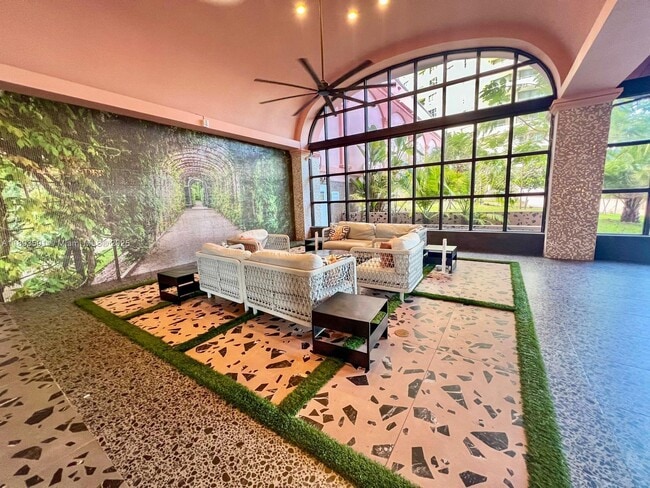 Building Photo - 5225 Collins Ave