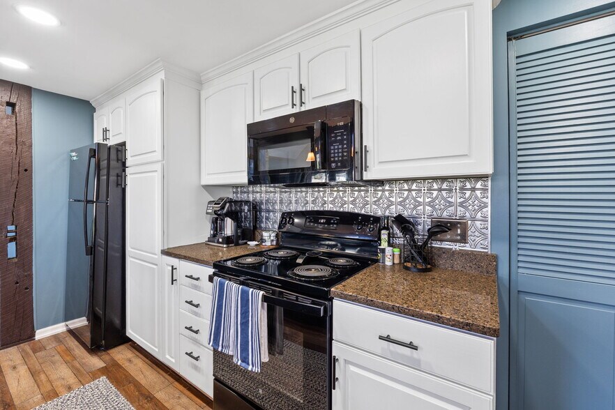 Building Photo - 9693 Mauger St