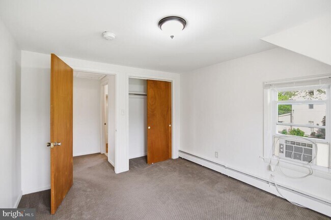 Building Photo - 1130 E Park Ave