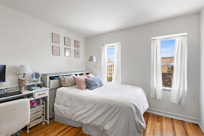 Building Photo - 131 Clinton St