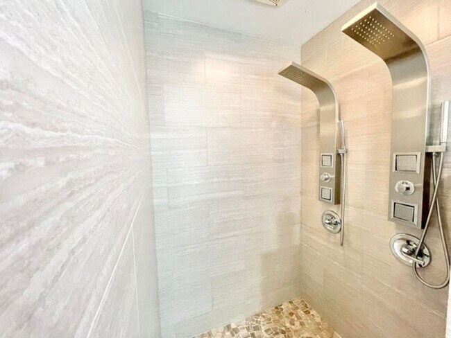 Building Photo - 11933 Waterwood Dr