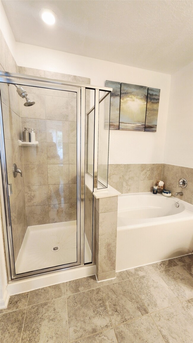 Building Photo - 2606 Oakwood Blf Trl