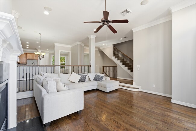 Building Photo - 9295 Buffalo Speedway