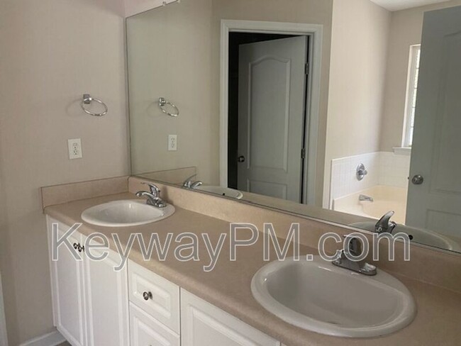 Building Photo - 145 Preakness Dr
