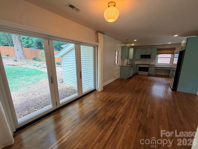 Building Photo - 3111 Airlie St