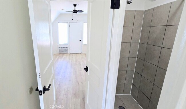 Building Photo - 5747 Jefferson Ave