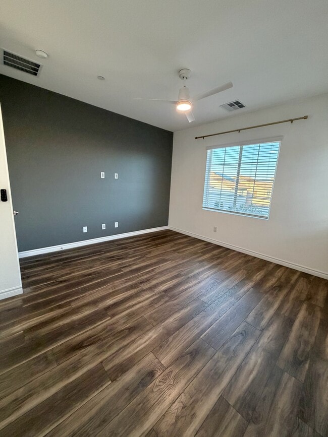 Building Photo - 20 Barbara Ln