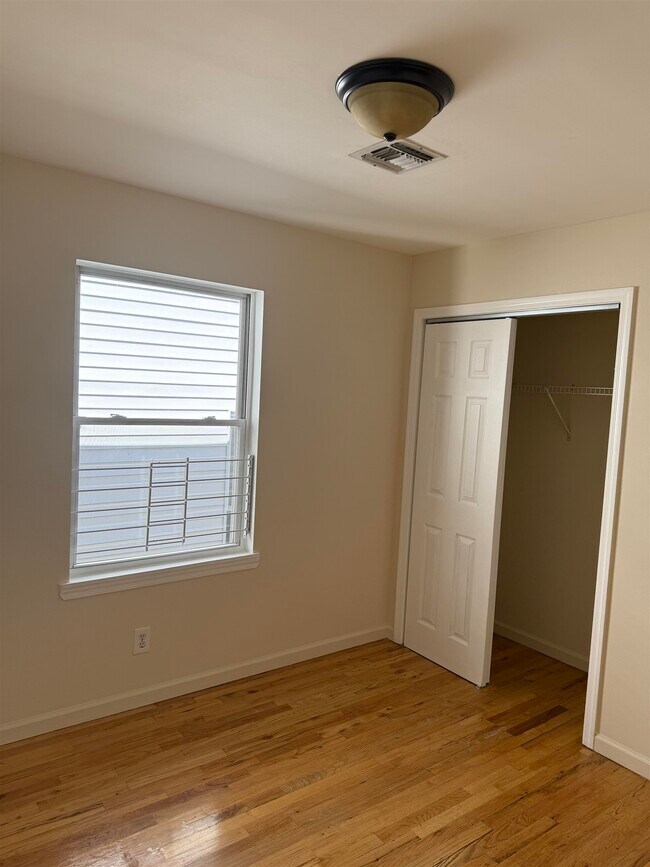 Building Photo - 99 Bidwell Ave