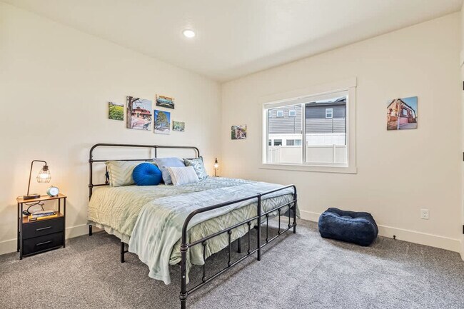 Building Photo - 303 CM Rdg Ln