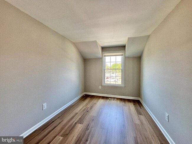 Building Photo - 14421 Gringsby Ct