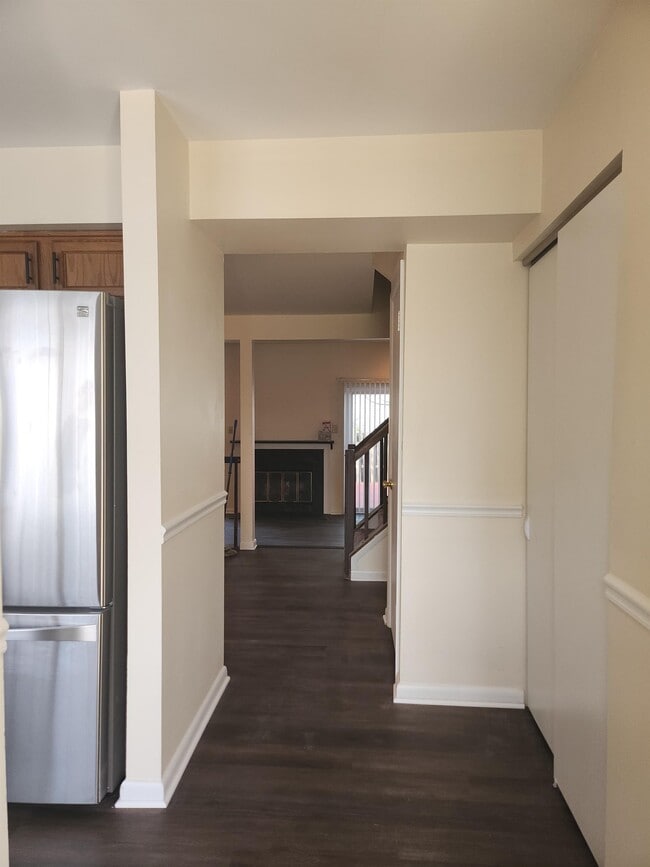 Building Photo - 8212 Londonderry Ct
