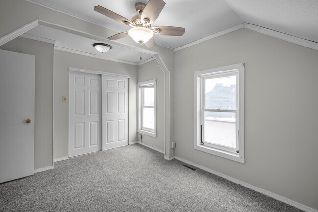 Building Photo - 509 W Baker St