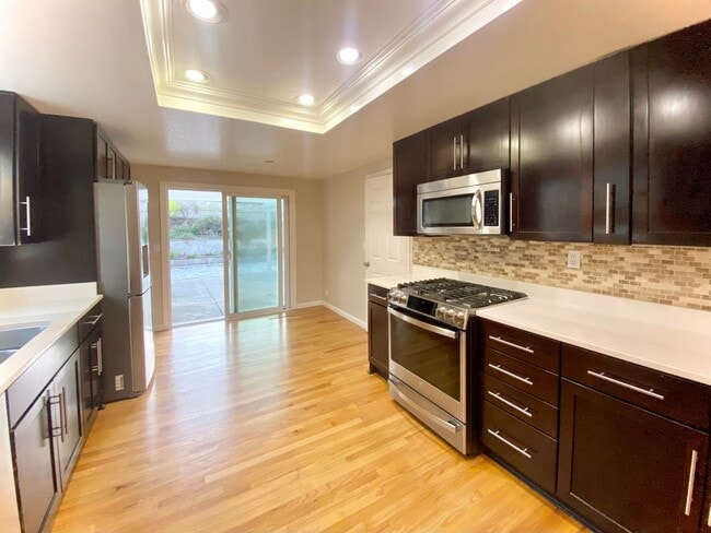 Building Photo - Gorgeous 4-bedroom Home Located in Cameron Hills Neighborhood of Fremont!