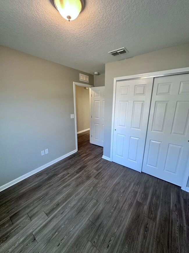 Building Photo - *** TWO WEEKS FREE ***  Gorgeous 4-Bedroom Home with Granite Counters & 2-Car Garage