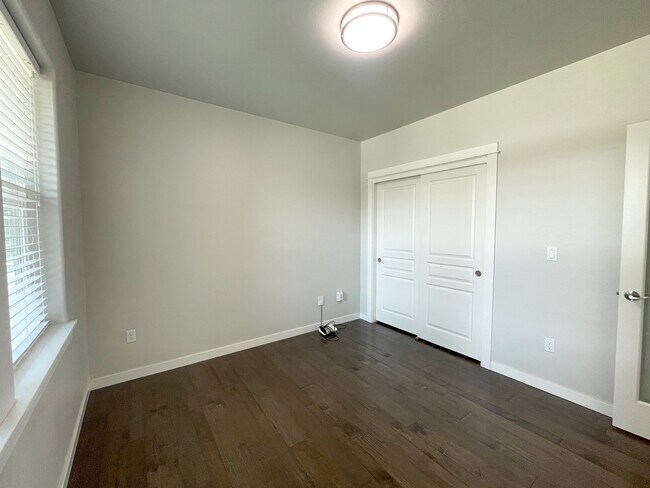 Building Photo - 11473 Baserri Dr