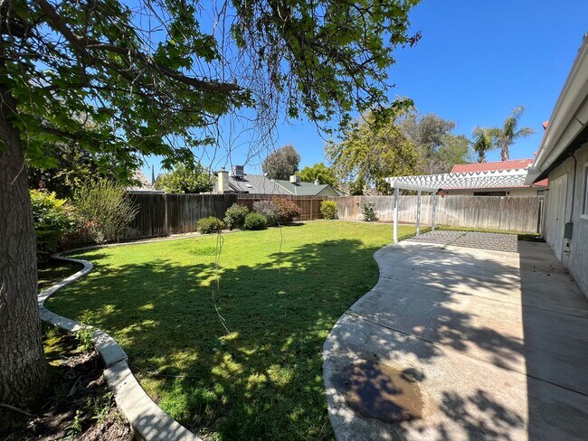 Building Photo - 4717 Tobin Rd