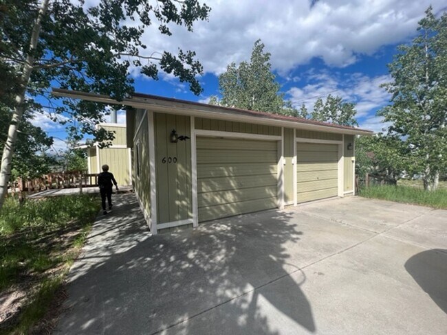 Primary Photo - Wonderful single-family home for rent in d...