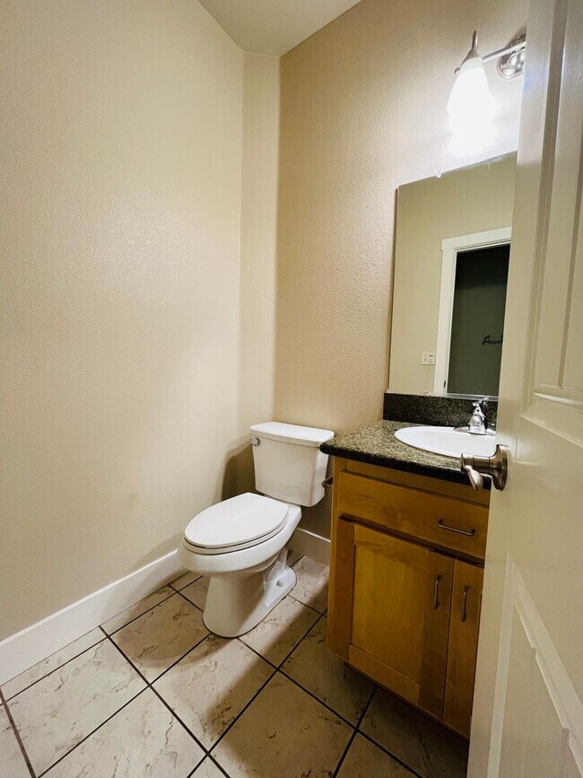 Building Photo - Available NOW! Beautiful House on a Cul-De-Sac