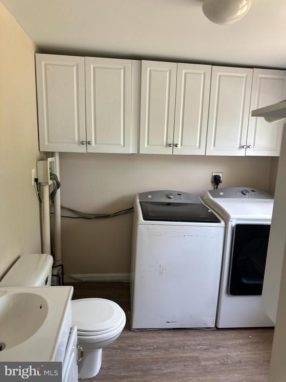 Building Photo - 7648 Beach Dr