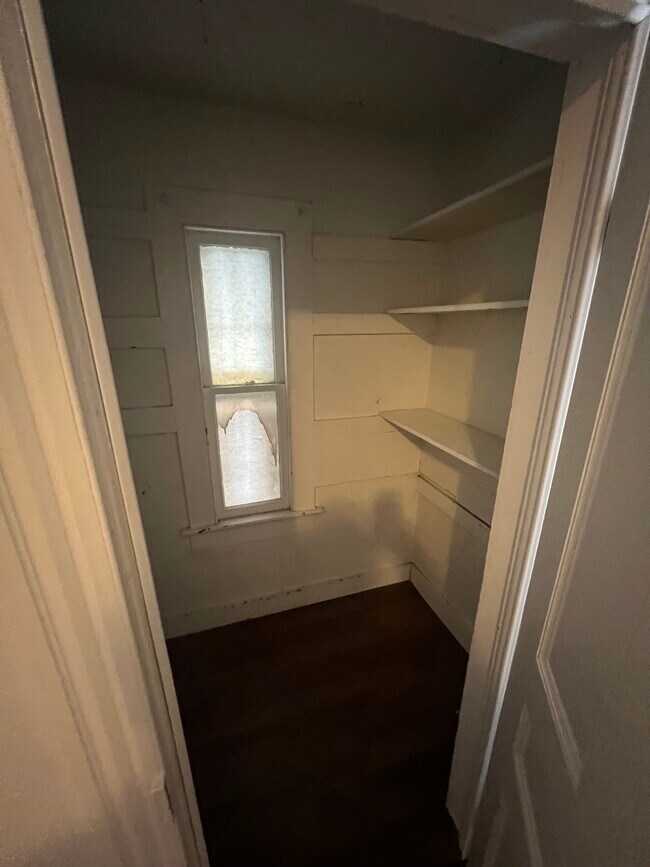 Building Photo - 329 N Lincoln Ave