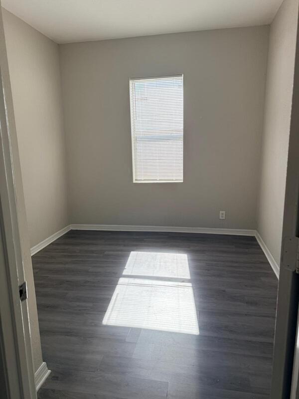 Building Photo - 1128 Van Buren St