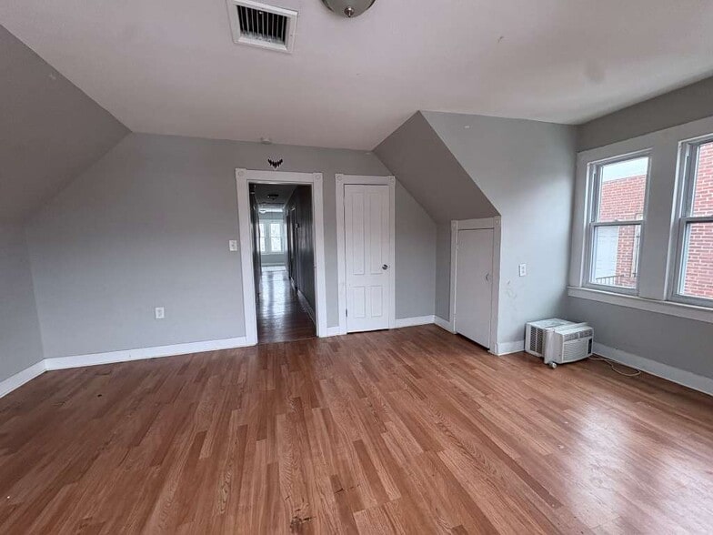 Building Photo - 299 Norton St