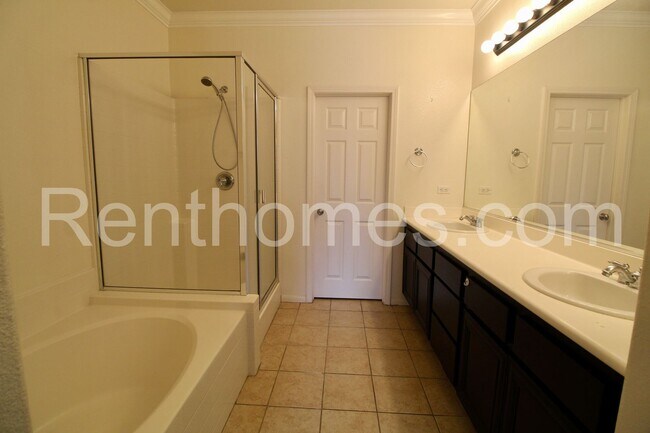 Building Photo - 13330 Via Bellarado