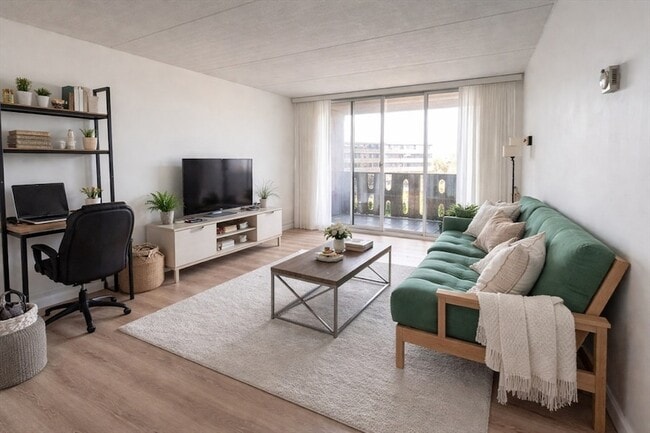 Building Photo - 200 Swanton St