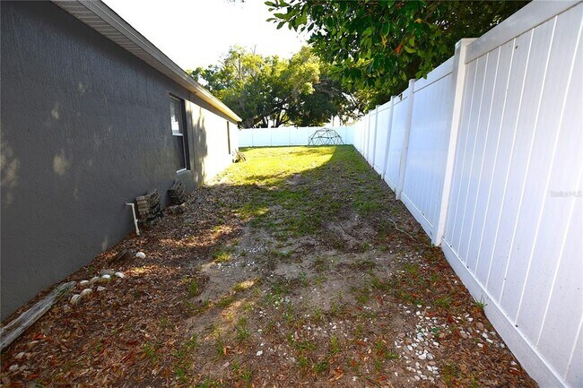 Building Photo - 500 Lake Charles Dr