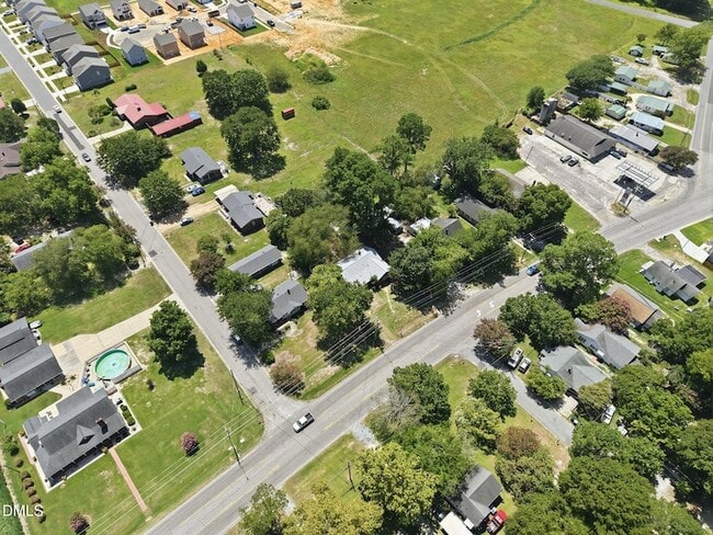 Building Photo - 1305 Erwin Rd