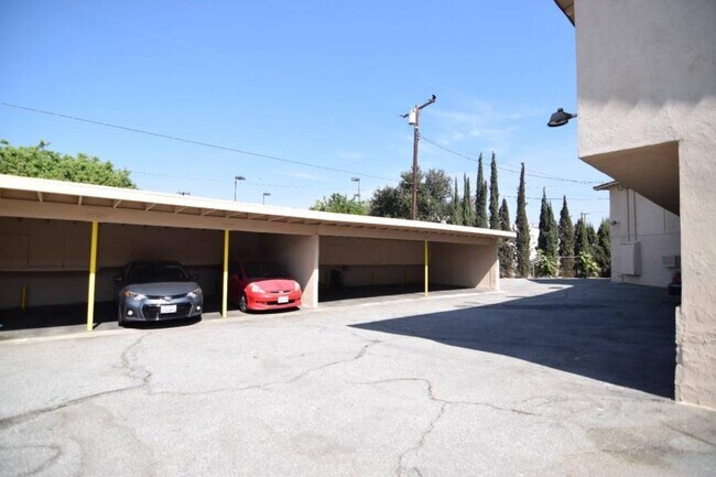 Building Photo - 2.0 bedroom in West Covina California 91723