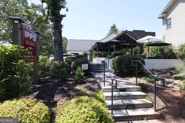 Building Photo - 190 Thompson Pl