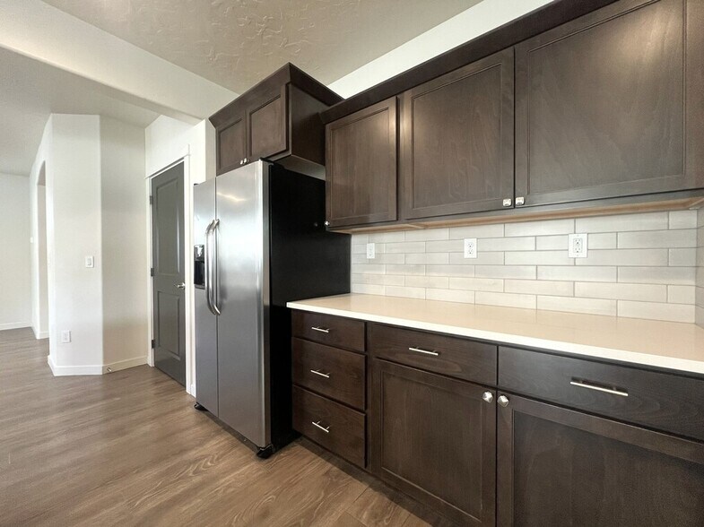 Building Photo - 3315 S Cabin Creek Way