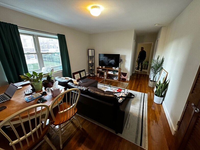 Primary Photo - 349A Pleasant St