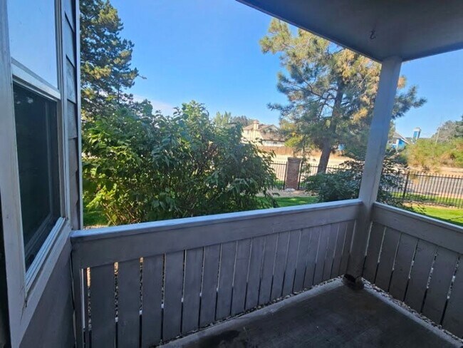 Building Photo - FREE November Rent and 43" TV!  Ground-Lev...