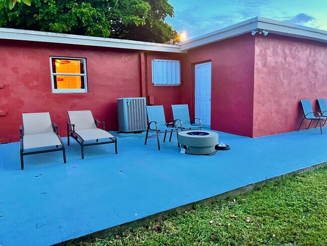 Building Photo - 7825 Miramar Pkwy