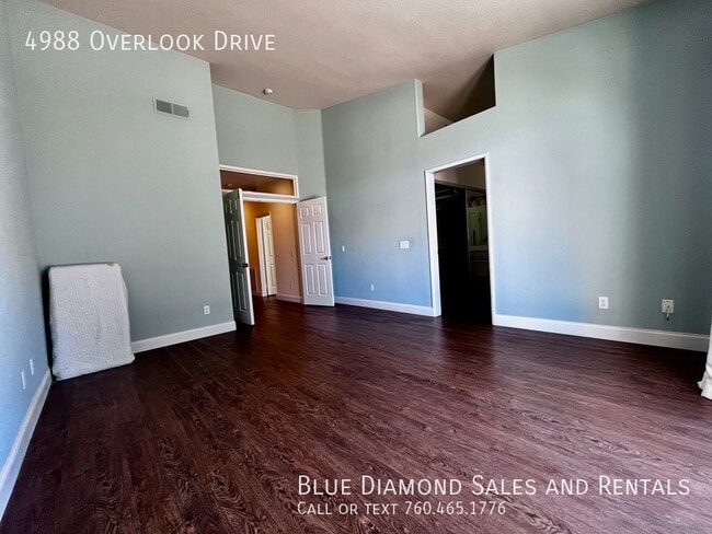 Building Photo - 4988 Overlook Dr