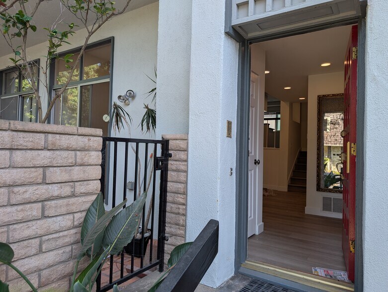 Building Photo - 4775 La Villa Marina