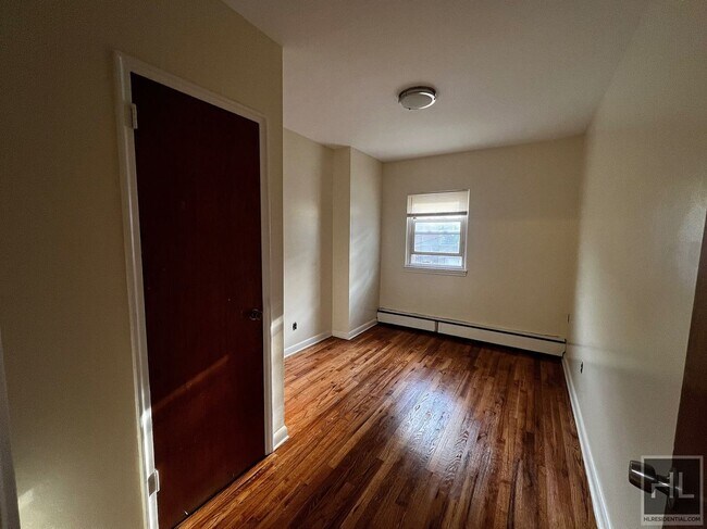 Primary Photo - AMUNDSON AVENUE