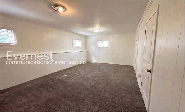 Building Photo - 7701 W 95th Terrace