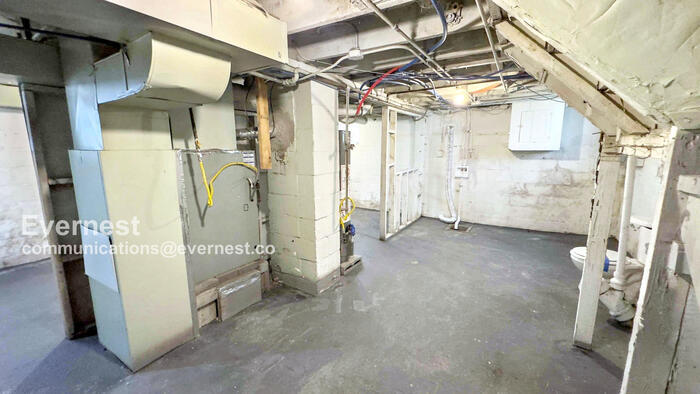 Building Photo - 714 Hampton Ave