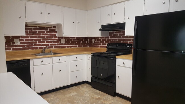 Building Photo - Spacious 3-Bedroom Townhome for Rent in Aberdeen – A Must See!