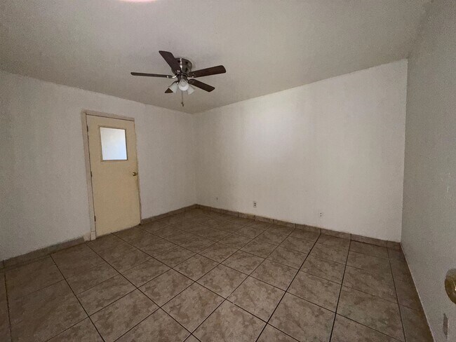 Building Photo - 308 Larga Vista Dr