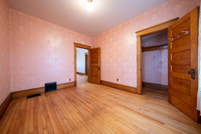 Building Photo - 128 2nd Ave W