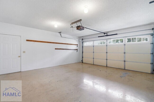 Building Photo - 405 Club Dr