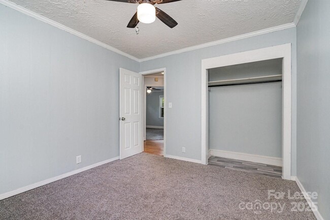 Building Photo - 1005 Home Trail