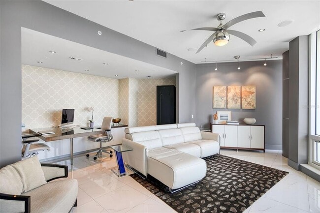 Building Photo - 175 1st St S